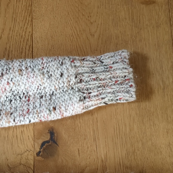 Women's knit multi color sweater. Size small - Picture 3 of 9